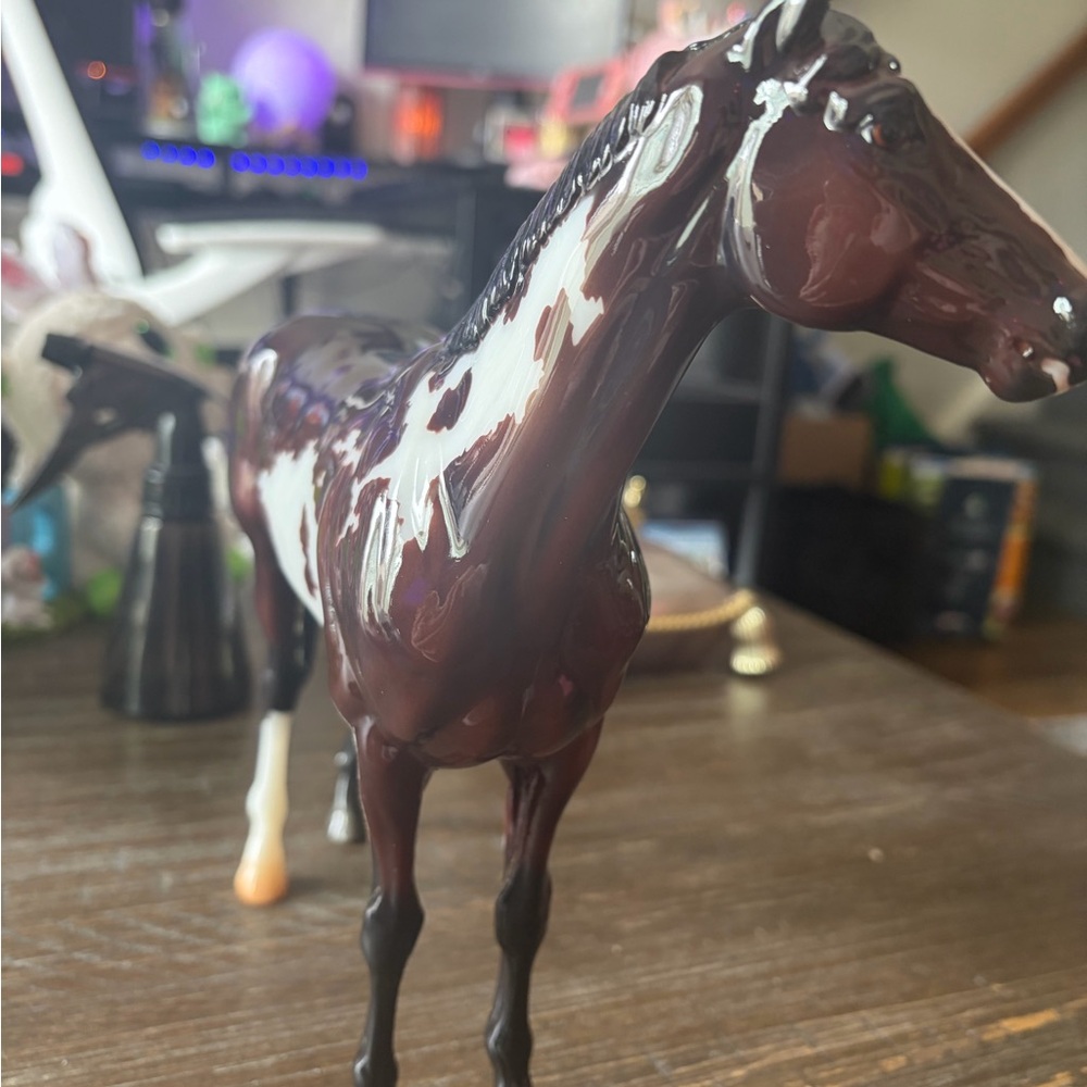 Breyerfest 2024 Girls Run The World Surprise Model GLOSSY Bay Overo 1/375 - Picture 6 of 6